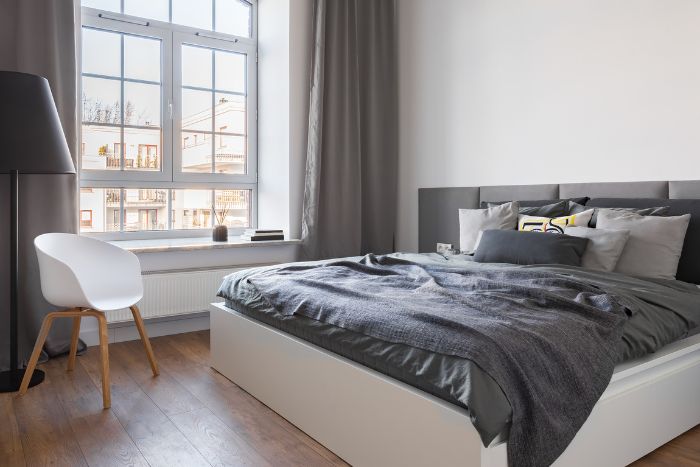 Poltrona depois da higienização, limpa e com cor restaurada