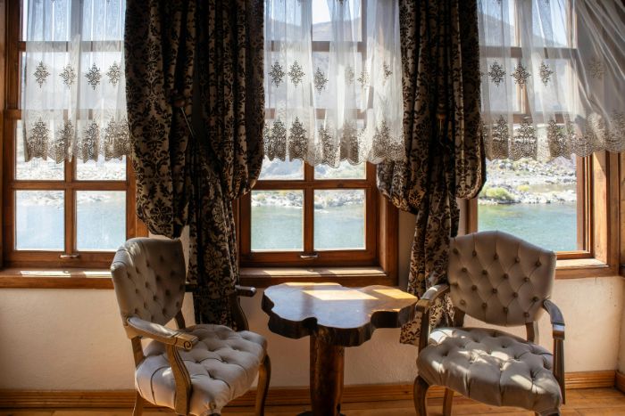 Estofado antes da higienização, com aparência desgastada